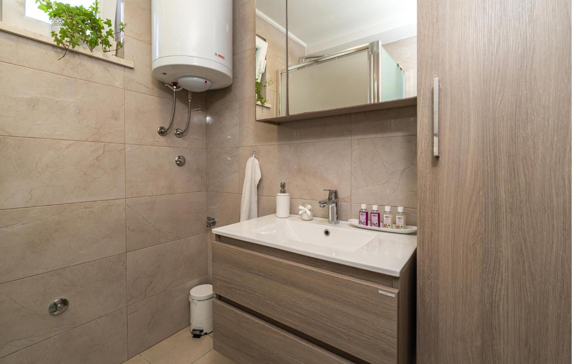Apartamento Amazing In Sustjepan With Wifi